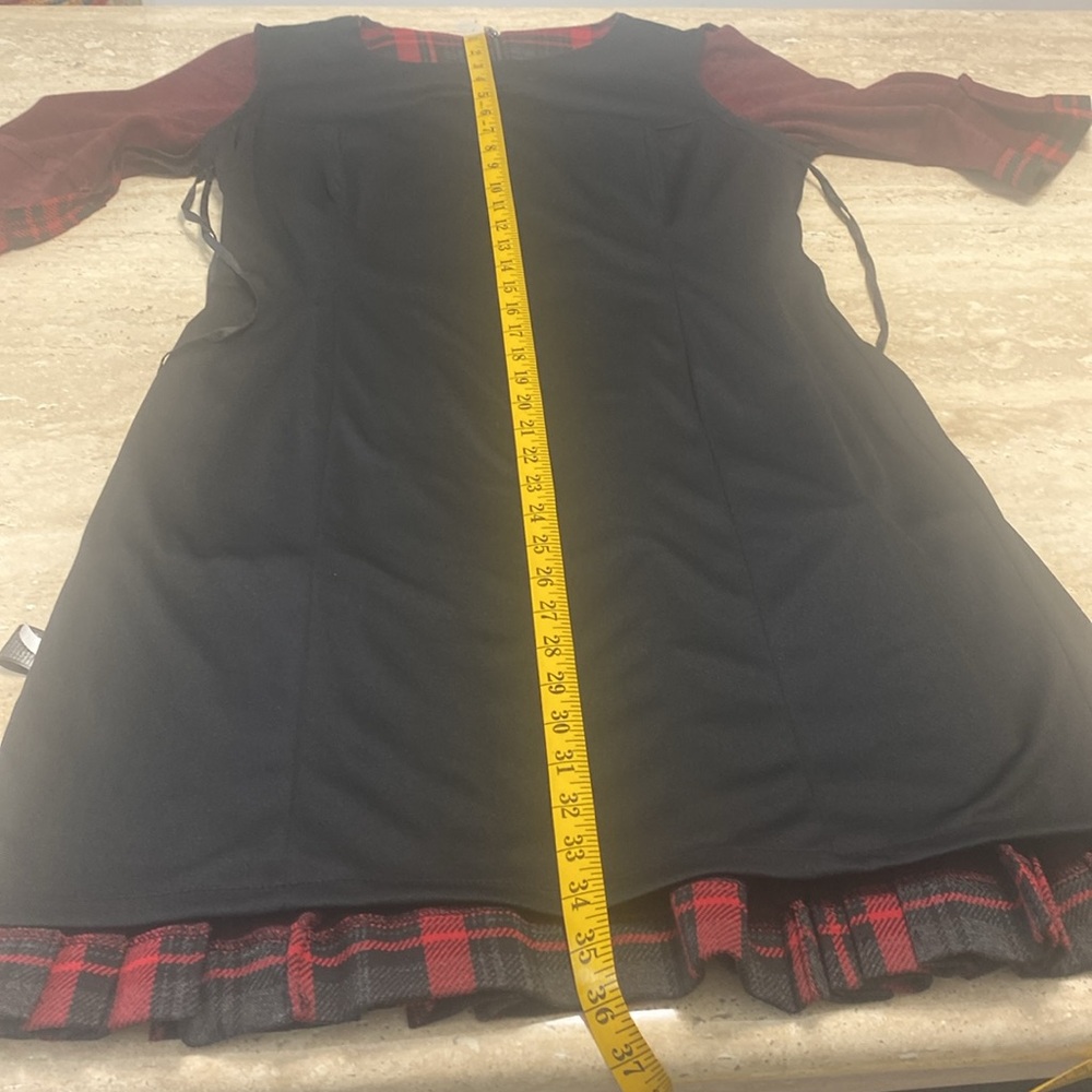 Tahari NWOT black,red heavier fabric inner liner.No flaws, measurements below. - Picture 11 of 16